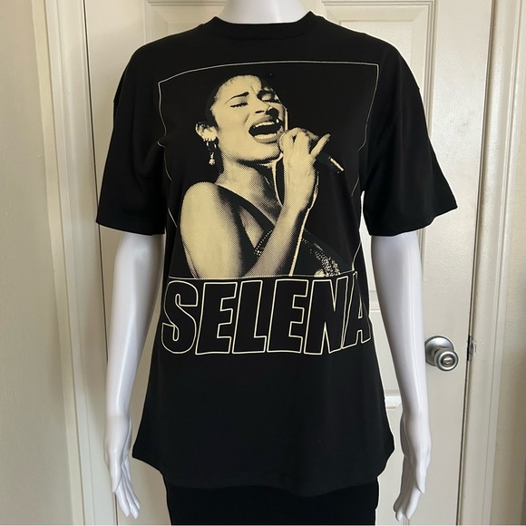 Official Selena Tops - Selena Quintanilla Black Printed Cotton Blend Tee Shirt size Small